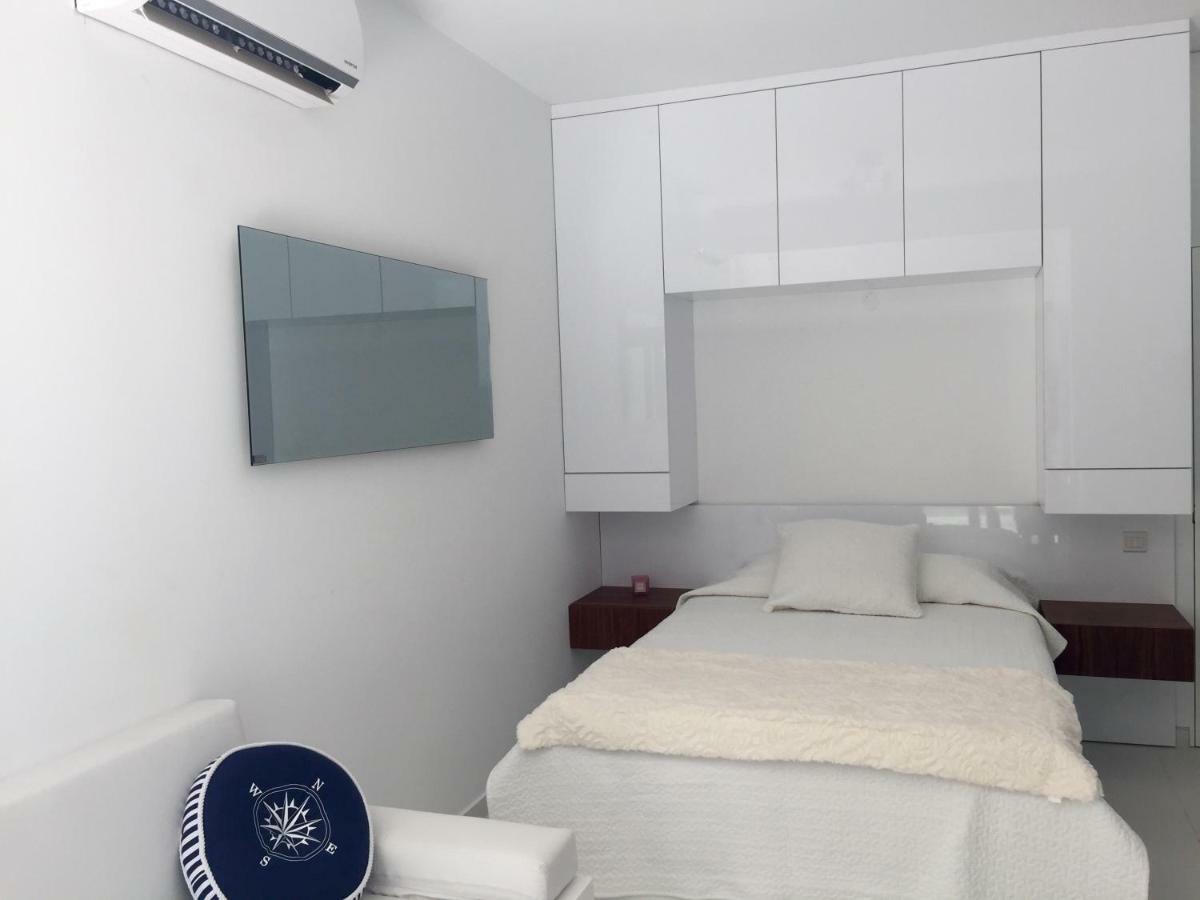 Modern Seaview Beach Studio Лимасол Екстериор снимка