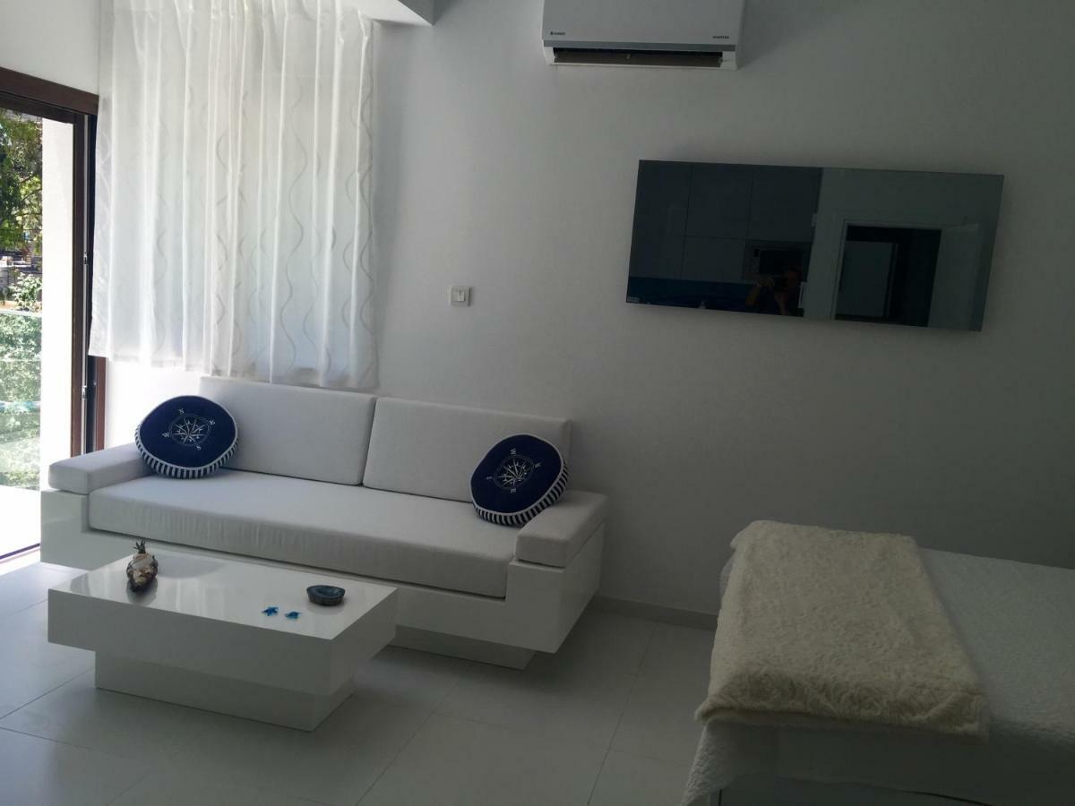 Modern Seaview Beach Studio Лимасол Екстериор снимка