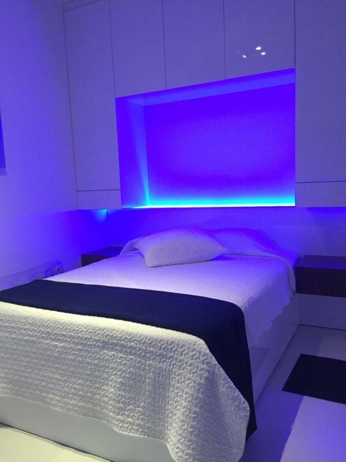 Modern Seaview Beach Studio Лимасол Екстериор снимка